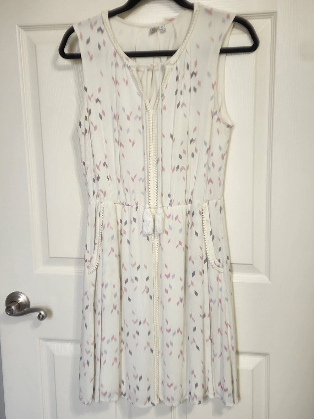 Sleeveless Cream Mini Dress with Pink & Gray Geometric Design